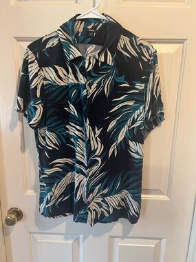 Express Men's Black Short-Sleeve Button-Down Shirt with Teal & White Leaf Print